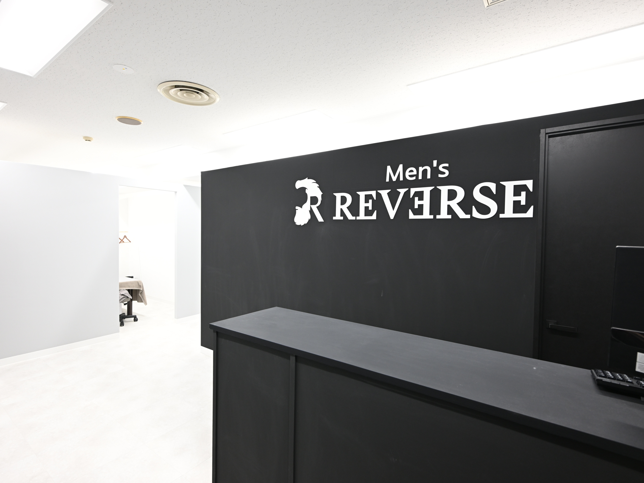 Men's REVERSE横浜店 受付・レセプション
